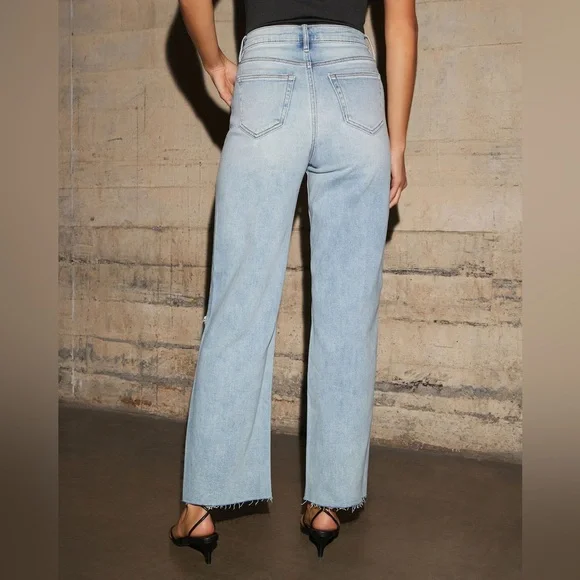 VICI HIGH RISE STRAIGHT LEG LIGHT WASH DENIM SIZE 30 - Picture 3 of 12